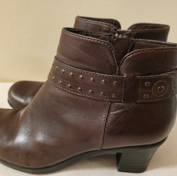 Clarks Dream Belle Women's Brown Leather Side Zip Heeled Ankle Booties Size 7M - Picture 1 of 8